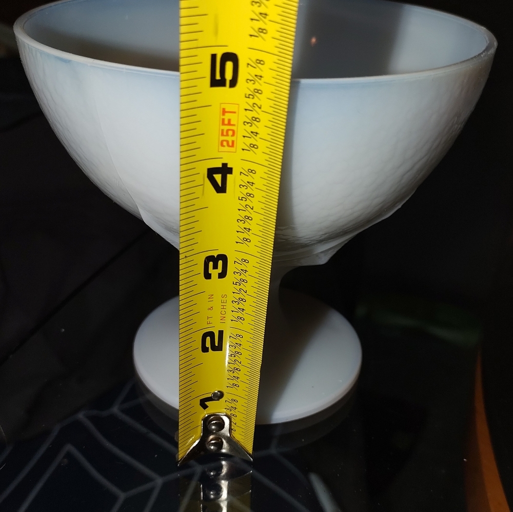 Milk glass goblet - Picture 6 of 7